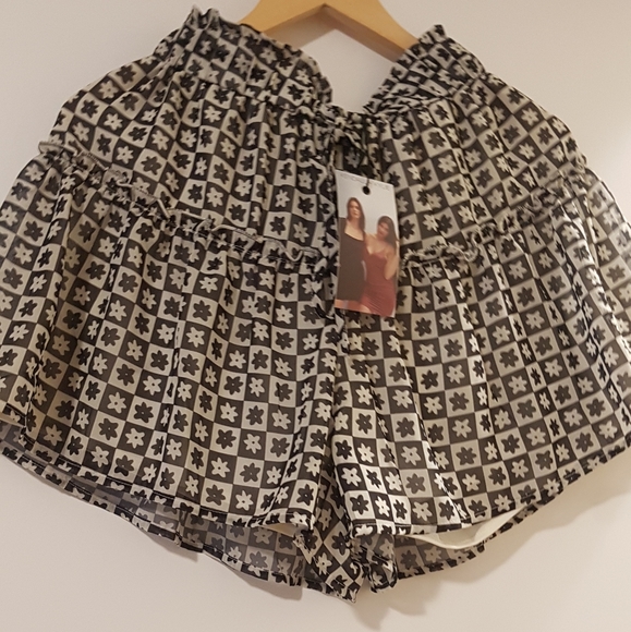 K&K Flower in Plaid skort - Picture 1 of 4